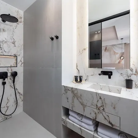 Pensión Le Prestige Luxury , Self Check-in, Minutes From Waterfront Split