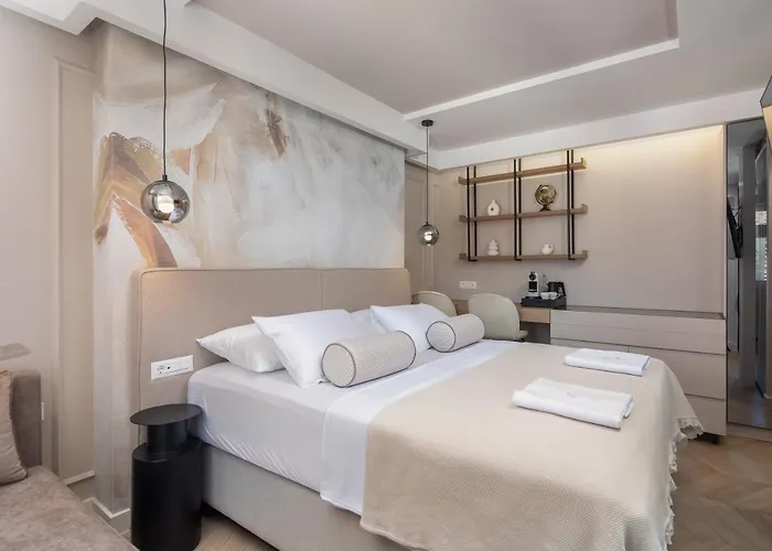 Le Prestige Luxury , Self Check-in, Minutes From Waterfront Split