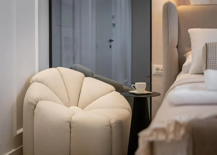 Le Prestige Luxury , Self Check-in, Minutes From Waterfront Pensionat
