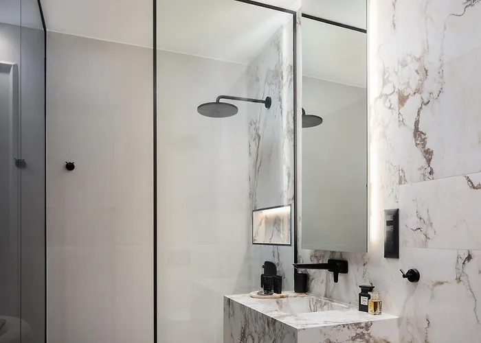 Le Prestige Luxury , Self Check-in, Minutes From Waterfront Pensionat