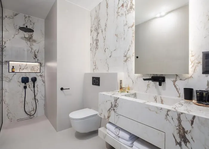 Le Prestige Luxury , Self Check-in, Minutes From Waterfront Pensionat