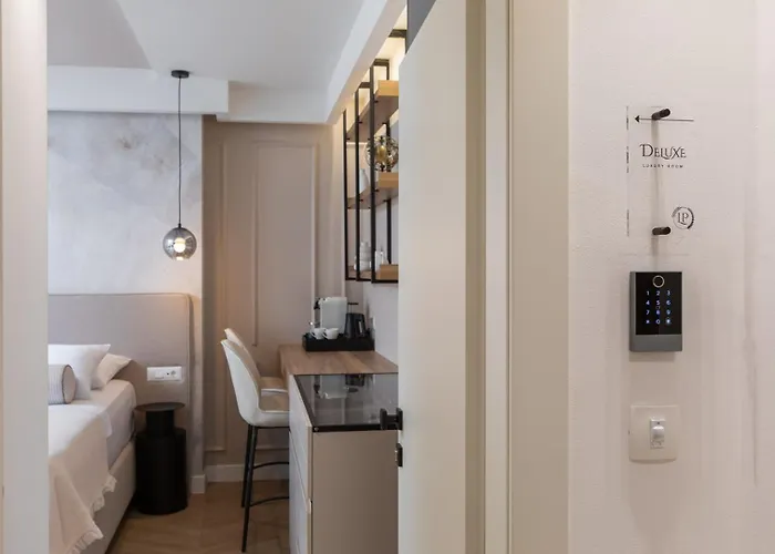 Le Prestige Luxury , Self Check-in, Minutes From Waterfront Pensionat 4*