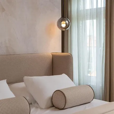 Le Prestige Luxury , Self Check-in, Minutes From Waterfront 4* スプリト