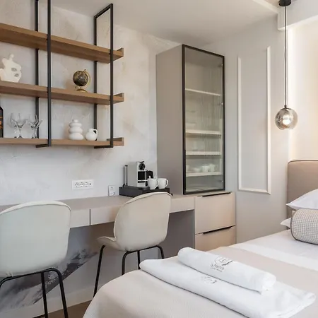 Luxury Le Prestige Few Minutes From Split's Iconic Waterfront Maison d'hôtes