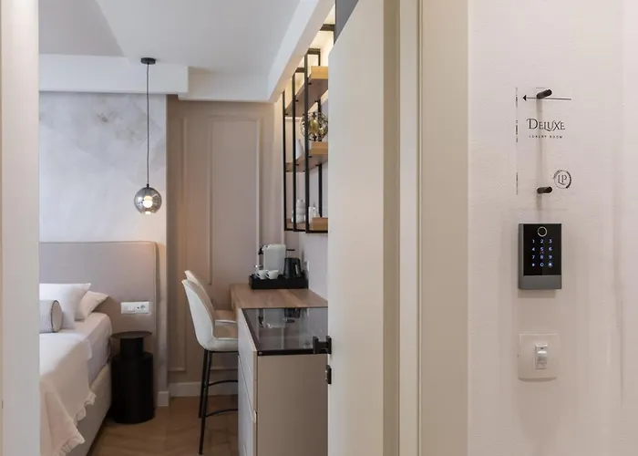 Le Prestige Luxury , Self Check-in, Minutes From Waterfront Σπλιτ