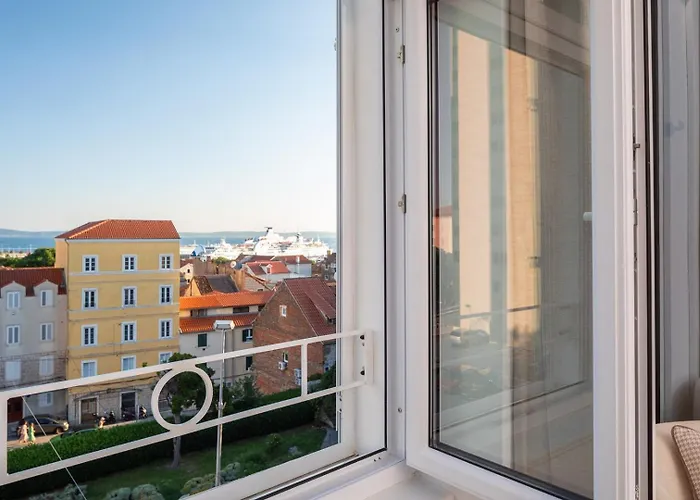 Le Prestige Luxury , Self Check-in, Minutes From Waterfront Σπλιτ