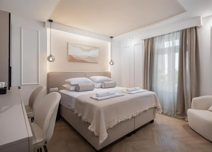 Le Prestige Luxury , Self Check-in, Minutes From Waterfront Split