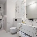 Le Prestige Luxury , Self Check-in, Minutes From Waterfront Konukevi