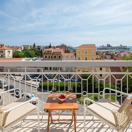Le Prestige Luxury , Self Check-in, Minutes From Waterfront Gasthof Split