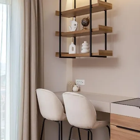 Le Prestige Luxury , Self Check-in, Minutes From Waterfront Split